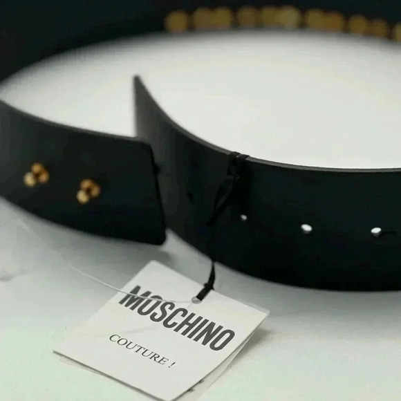 BNWT Not your typical Moschino belt. This is a LARGE MOSCHINO Waist Belt Size 42 - Picture 8 of 13